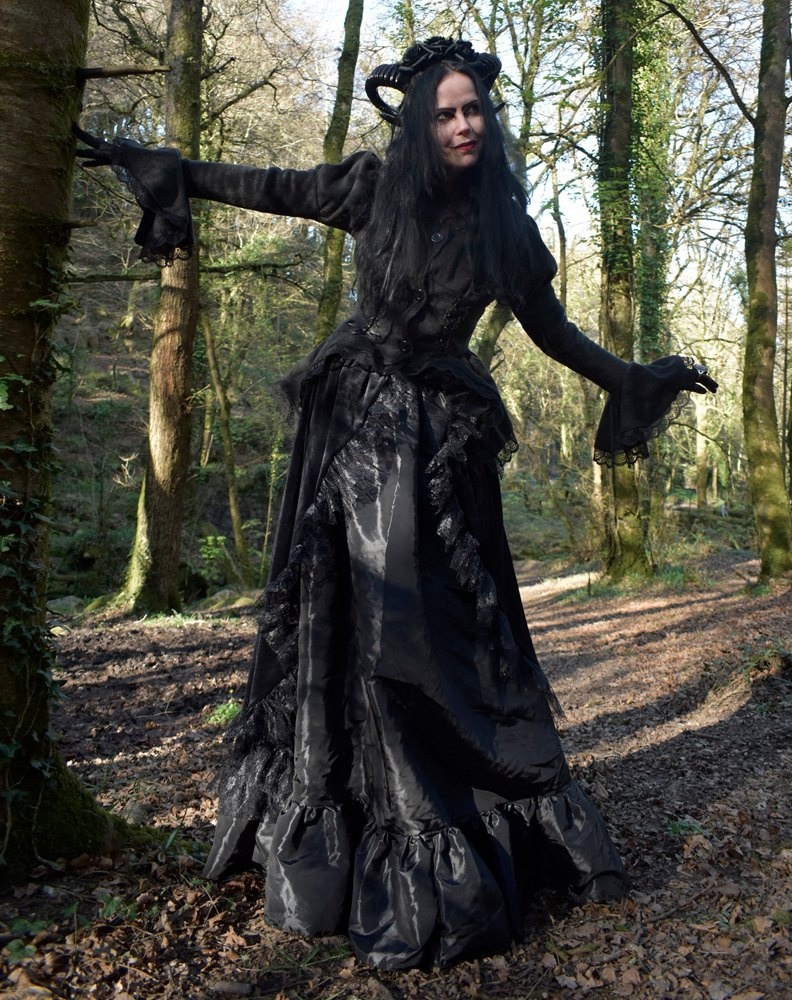 All Black,Black and Bronze,Black and Claret,Black and Amethyst,Black and Forest,Black and Midnight,Black and White,Black and Gunmetal,