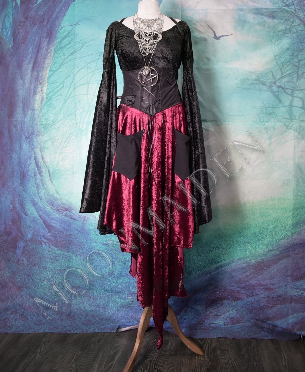 The Hedgewytch Skirt - a wonderfully witchy goth velvet skirt WITH POCKETS!