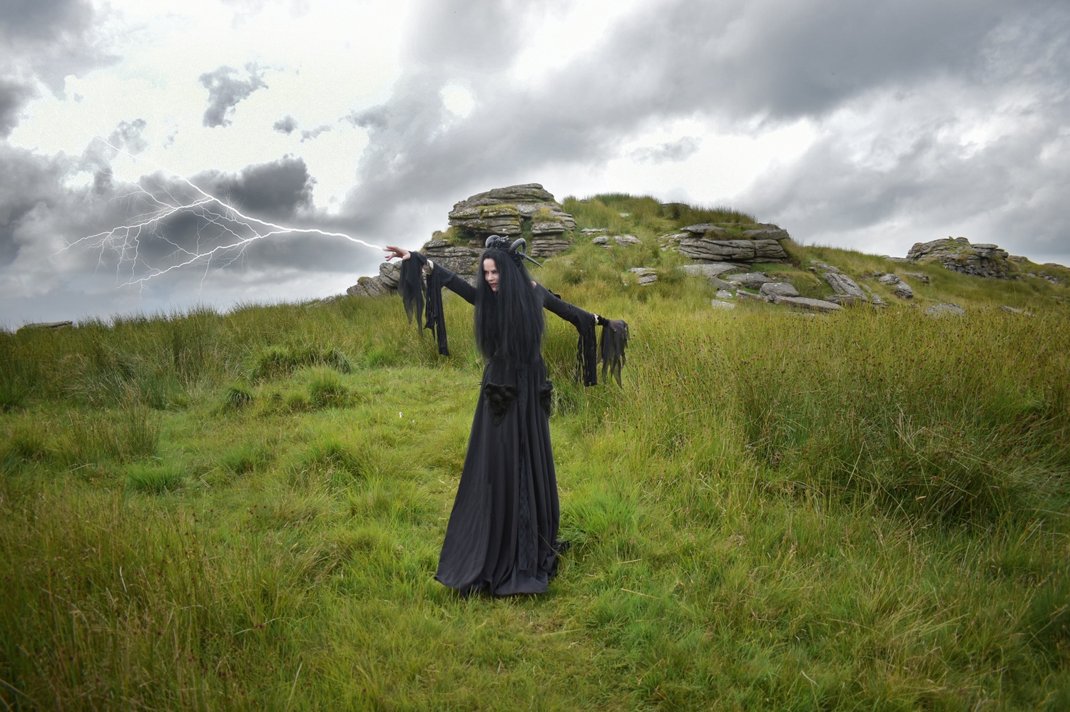 Queen Beruthiel Gown; the first gothic dress designed specifically for cat owners!!! :D