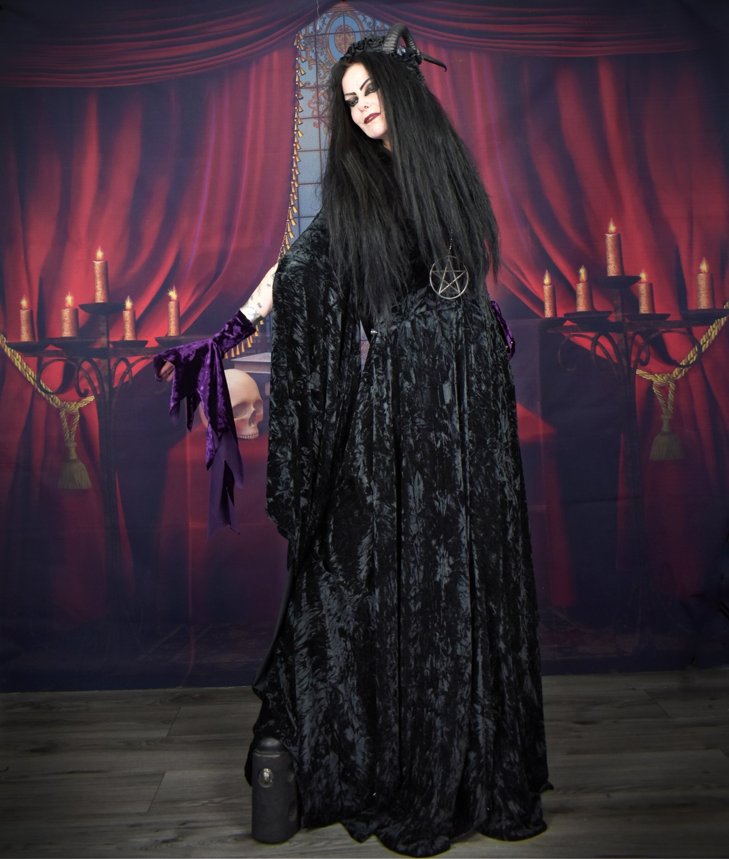 https://www.moonmaiden-gothic-clothing.co.uk/queen-beruthiel-gown