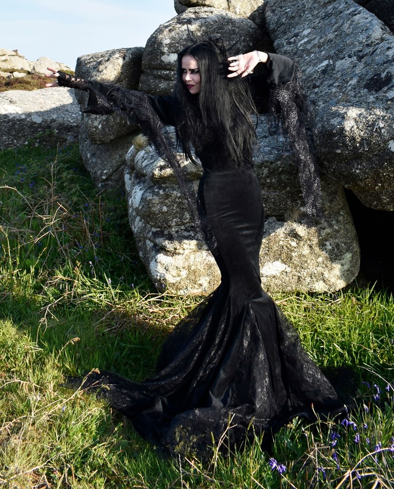 dress morticia addams