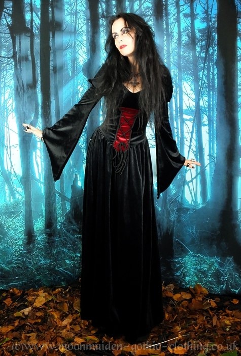 Lady Elwyn Bathory Gown £95.00 - Gothic Clothing by Moonmaiden