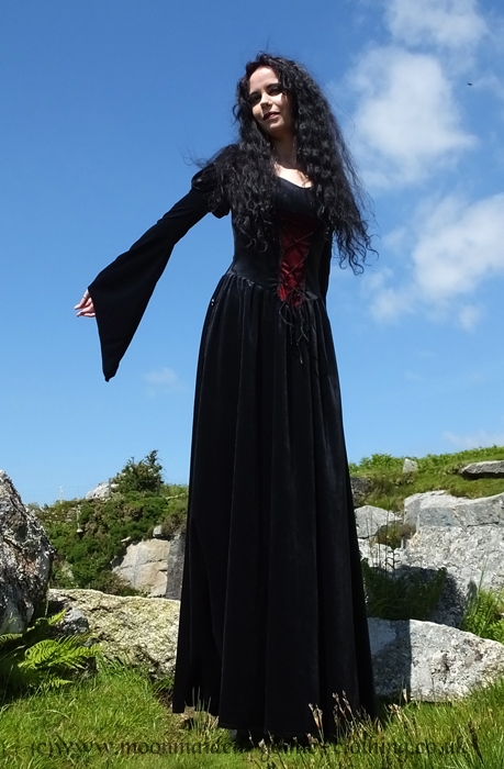 Lady Elwyn Bathory Gown