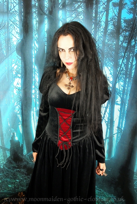 Lady Elwyn Bathory Gown