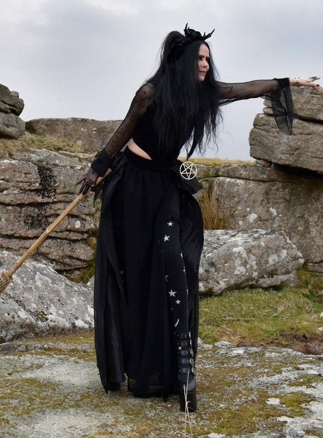 Black gothic skirt outfit shop