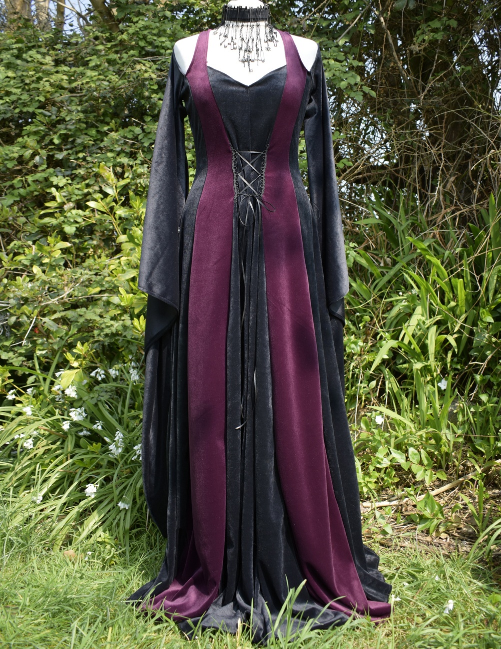 Wiccan Hight Priestess Gown in Black and Aubergine!