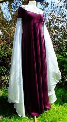 Arwen Requiem Gown in Aubergine