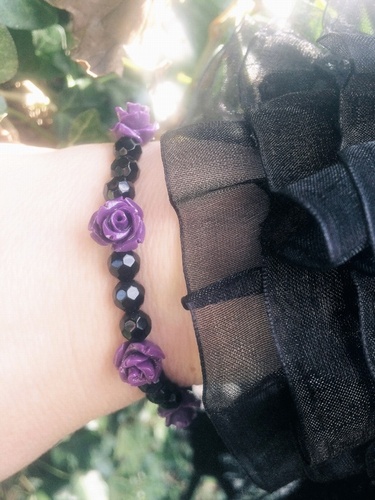 Purple Roses &amp; Black Onyx Gemstone Bracelet