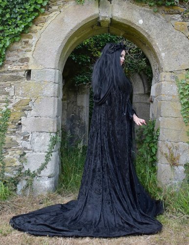 Morticia Requiem Cloak
